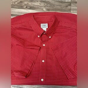 LL Bean Men’s Short Sleeve Size Large Regular Traditional Fit Checked Button Up